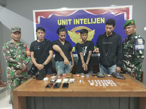 Kodim 1608/Bima melalui Koramil 1608-04/Woha bersama Unit Intel berhasil menggagalkan peredaran narkoba di kawasan tambak Desa Penapali, Kecamatan Woha, Kabupaten Bima, Nusa Tenggara Barat, pada Kamis (01/05/2025). Foto: Puspen TNI