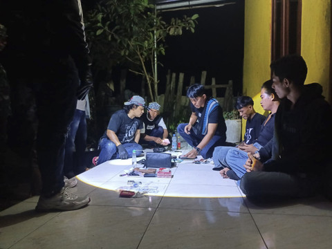 Kodim 1608/Bima melalui Koramil 1608-04/Woha bersama Unit Intel berhasil menggagalkan peredaran narkoba di kawasan tambak Desa Penapali, Kecamatan Woha, Kabupaten Bima, Nusa Tenggara Barat, pada Kamis (01/05/2025). Foto: Puspen TNI