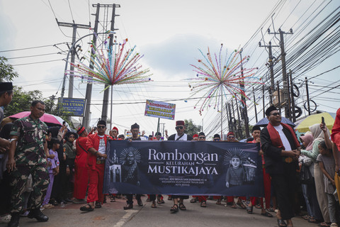 Gelaran Acara: Peserta mengikuti Festival Adu Bedug dan Dondang di di Stadion Mini Natrom Nursyamsu, Mustika Jaya. Foto: Iqbal Firdaus/kumparan