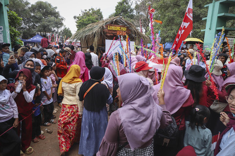 Gelaran Acara: Peserta mengikuti Festival Adu Bedug dan Dondang di di Stadion Mini Natrom Nursyamsu, Mustika Jaya. Foto: Iqbal Firdaus/kumparan
