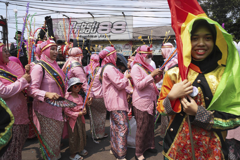 Gelaran Acara: Peserta mengikuti Festival Adu Bedug dan Dondang di di Stadion Mini Natrom Nursyamsu, Mustika Jaya. Foto: Iqbal Firdaus/kumparan