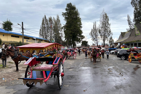 Suasana di Pasar Buah Berastagi, Kabupaten Karo, Minggu (4/5/2025). Foto: Tri Vosa/kumparan