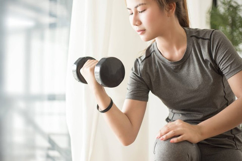 Ilustrasi olahraga untuk menurunkan berat badan. Foto: Chompoo Suriyo/Shutterstock