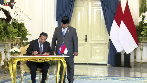 Upacara penyambutan Presiden Senat Kerajaan Kamboja Hun Sen oleh Presiden RI Prabowo Subianto di Istana Merdeka, Senin (5/5/2025). Foto: YouTube/ TVR Parlemen