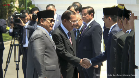 Upacara penyambutan Presiden Senat Kerajaan Kamboja Hun Sen oleh Presiden RI Prabowo Subianto di Istana Merdeka, Senin (5/5/2025). Foto: YouTube/ TVR Parlemen