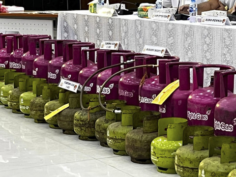 Konferensi pers penyalahgunaan Gas LPG Subsidi di Mabes Polri, Jakarta Selatan, Senin (5/5/2025). Foto: Rayyan Farhansyah/kumparan