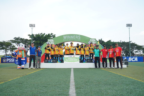 Juara KU 12 MilkLife Soccer Challenge Jakarta 2025, SDN Kalisari 01 Foto: Dok. MilkLife Soccer