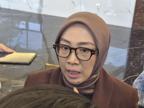 Direktur Jenderal (Dirjen) Energi Baru Terbarukan dan Konservasi Energi (EBTKE) Kementrian ESDM Eniya Listiani ditemui di Kantor Kemenko Perekonomian pada Senin (5/5/2025). Foto: Argya D. Maheswara/kumparan 