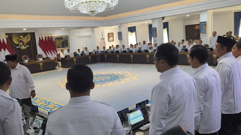 Mantan Kepala Kantor Komunikasi Kepresidenan Hasan Nasbi menghadiri sidang kabinet paripurna di Istana Kepresidenan Jakarta, Senin (5/5/2025). Foto: Zamachsyari/kumparan