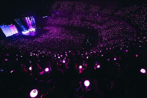 Suasana konser J-Hope 'Hope on The The Stage in Jakarta' yang digelar selama dua hari, Sabtu dan Minggu (3-4 Mei) di Indonesia Arena, GBK. Foto: Dok. BIGHIT MUSIC