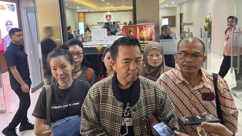 Para korban sirkus OCI saat mendatangi Bareskrim Polri pada Selasa (6/5/2025). Foto: Rachmadi Rasyad/kumparan