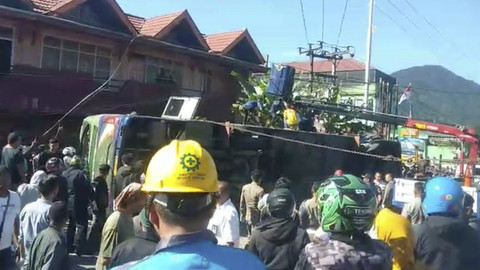 Kecelakaan Bus ALS di Kota Padang Panjang, Sumatera Barat (Sumbar), Selasa (6/5/2025). Foto: Ist