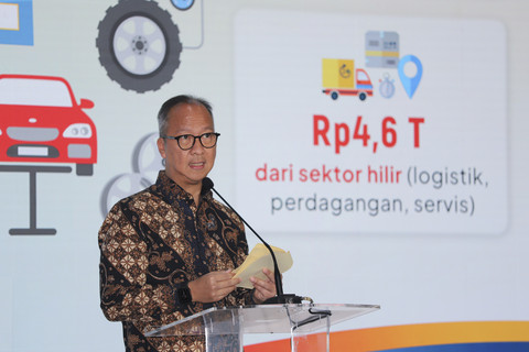 Menteri Perindustrian Agus Gumiwang memberikan keynote speech pada kumparan New Energy Vehicle Summit 2025 di MGP Space, SCBD Park, Jakarta, Selasa (6/5/2025). Foto: Jamal Ramadhan/kumparan