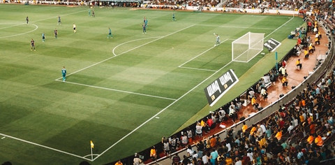 Ilustrasi prediksi susunan pemain Inter vs Barcelona. Foto: Unsplash/Alex Azabache