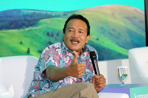 Dosen, Peneliti, dan Pengamat Otomotif ITB Yannes Martinus Pasaribu menjadi pembicara pada kumparan New Energy Vehicle Summit 2025 di MGP Space, SCBD Park, Jakarta, Selasa (6/5/2025). Foto: Jamal Ramadhan/kumparan