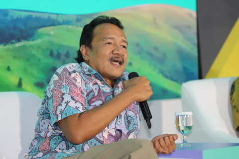 Dosen, Peneliti, dan Pengamat Otomotif ITB Yannes Martinus Pasaribu menjadi pembicara pada kumparan New Energy Vehicle Summit 2025 di MGP Space, SCBD Park, Jakarta, Selasa (6/5/2025). Foto: Jamal Ramadhan/kumparan