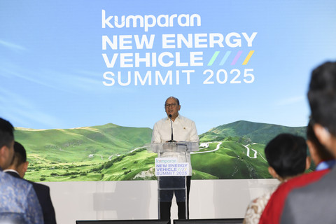 Menteri Investasi dan Hilirisasi Rosan Roeslani memberikan keynote speech pada kumparan New Energy Vehicle Summit 2025 di MGP Space, SCBD Park, Jakarta, Selasa (6/5/2025). Foto: Jamal Ramadhan/kumparan