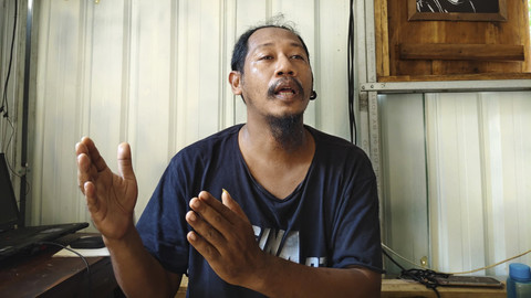 Andre Surawan alias Tikus, personel Poem Bengsing. Foto: Arfiansyah Panji Purnandaru/kumparan