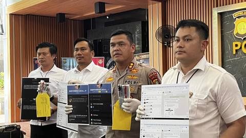 Konferensi Pers Kasus Pemerasan dengan modus Video Call di Polda Metro Jaya, Jakarta Selatan, Selasa (6/5/2025).  Foto: Rayyan Farhansyah/kumparan
