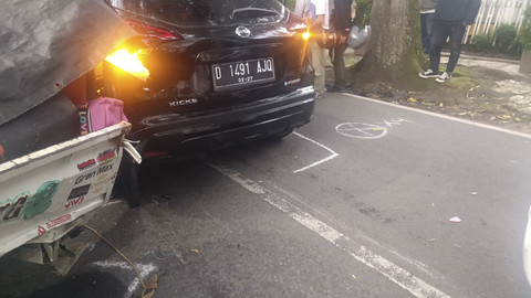 Lokasi kecelakaan beruntun di Jalan Anggrek, Bandung Wetan, Kota Bandung, pada Selasa (6/5/2025). Foto: Robby Bouceu/kumparan