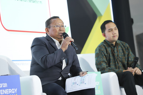 Ketua Umum Asosiasi Kendaraan Motor Listrik Indonesia (Aismoli) Budi Setiyadi menjadi pembicara pada kumparan New Energy Vehicle Summit 2025 di MGP Space, SCBD Park, Jakarta, Selasa (6/5/2025). Foto: Jamal Ramadhan/kumparan