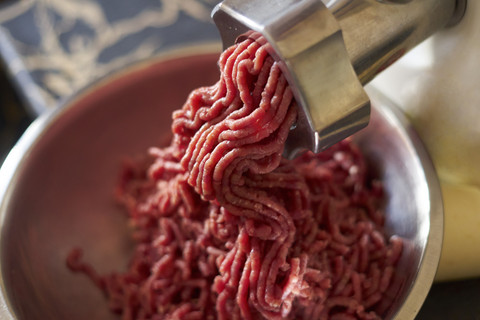 Ilustrasi penggilingan daging. Foto: Shutterstock