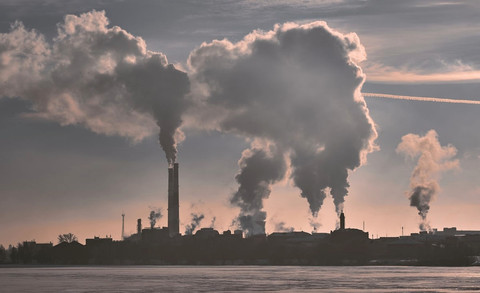 Ilustrasi CO2 Merupakan Polutan Udara yang Dapat Menyebabkan Kenaikan Suhu              Sumber Unsplash/Maxim Tolchinskiy