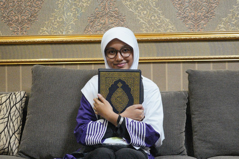 Zahra Aqila Rahmah, remaja 18 tahun asal Gresik yang berhaji tahun ini. Foto: Humas Kemenag Jatim