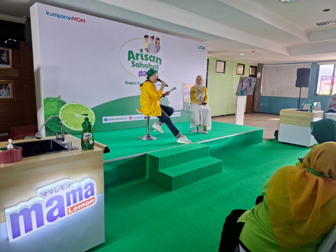 Sesi Mama Talk bersama psikolog menjadi ajang saling berbagi para ibu di Arisan Sahabat Mama. Foto: kumparan