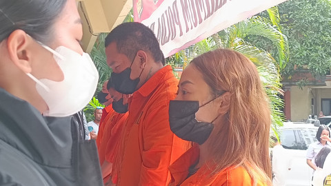Para pelaku pelecehan seksual dan penganiayaan terhadap pencuri gas, di Polda Bali, Rabu (7/5/2025). Foto: Denita BR Matondang/kumparan