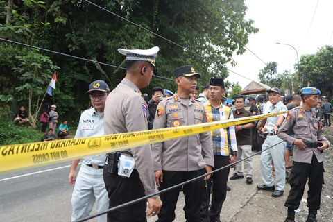 Kapolres Purworejo AKBP Andry Agustiano mendatangi lokasi kecelakaan. Dok: Polres Purworejo