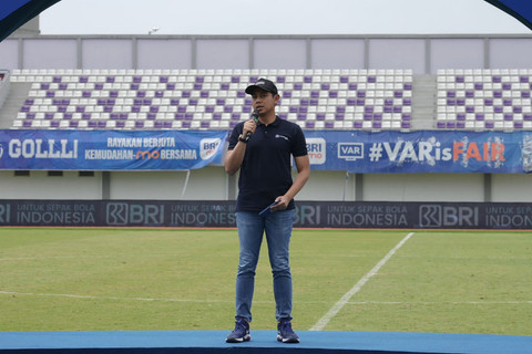 Corporate Secretary BRI Agustya Hendy Bernadi saat memberikan sambutan pada penutupan Liga Kompas U-14 Powered by BRI. Foto: Dok. BRI