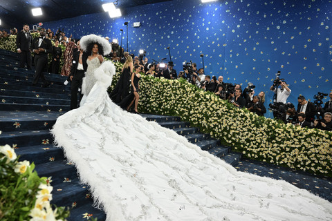 Tampilan Diana Ross di Met Gala 2025. Foto: AFP/Angela Weiss