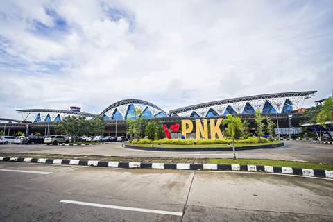 Ilustrasi Bandara Supadio Pontianak. Foto: Sony Herdiana/Shutterstock