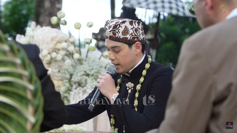 Maxime Bouttier dan Luna Maya jalani akad nikah di Bali, Rabu (7/5/2025). Foto: Youtube/TS Media