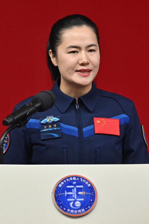 Astronaut teknisi perempuan pertama dari China Wang Haoze. Foto: ADEK BERRY / AFP