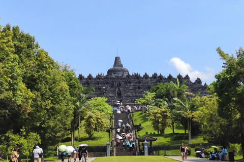Suasana Candi Borobudur di Kabupaten Magelang, Jawa Tengah, Kamis (8/5/2025). Foto: Arfiansyah Panji Purnandaru/kumparan