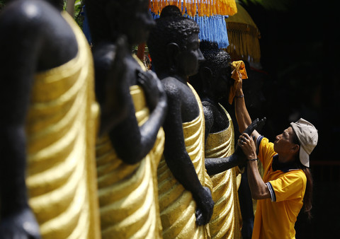 Simbol Hati Bersih, Rupang Buddha Terbesar di Indonesia Dimandikan Jelang Waisak (1)
