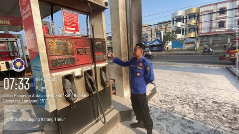 Mesin SPBU Jalan Pangeran Antasari, Tanjung Baru, Kedamaian, Bandar Lampung hangus terbakar. | Foto: Dok Damkar Bandar Lampung