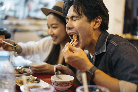 Ilustrasi makan banyak.  Foto: Shutterstock