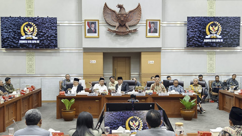 Wakil Ketua DPR RI Cucun Ahmad Syamsurijal pimpin rapat Timwas Haji di Ruang Komisi VIII DPR Komplek Parlemen, Senayan, Jakarta, Kamis (8/5/2025). Foto: Dok. Timwas Haji