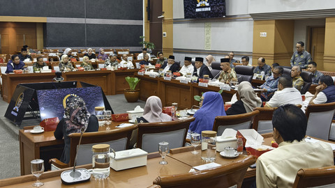 Wakil Ketua DPR RI Cucun Ahmad Syamsurijal pimpin rapat Timwas Haji di Ruang Komisi VIII DPR Komplek Parlemen, Senayan, Jakarta, Kamis (8/5/2025). Foto: Dok. Timwas Haji