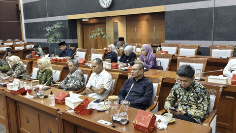 Wakil Ketua DPR RI Cucun Ahmad Syamsurijal pimpin rapat Timwas Haji di Ruang Komisi VIII DPR Komplek Parlemen, Senayan, Jakarta, Kamis (8/5/2025). Foto: Dok. Timwas Haji