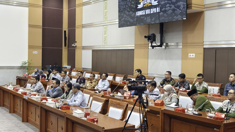 Wakil Ketua DPR RI Cucun Ahmad Syamsurijal pimpin rapat Timwas Haji di Ruang Komisi VIII DPR Komplek Parlemen, Senayan, Jakarta, Kamis (8/5/2025). Foto: Dok. Timwas Haji