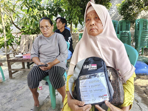 Marpuah (93) penjual geblog merupakan calon Jemaah Haji tertua asal Kabupaten Indramayu, Kamis, (8/5/2025). Foto: kumparan