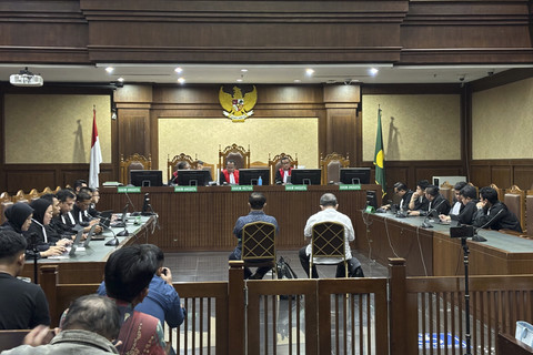 Dua hakim pembebas Ronald Tannur, Erintuah Damanik dan Mangapul di sidang vonis dugaan suap di PN Jakarta Pusat pada Kamis (8/5/2025). Foto: Abid Raihan/kumparan