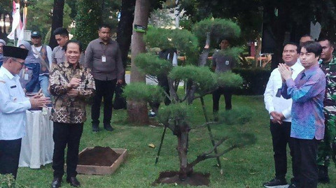 Kegiatan penanaman pohon juga dilakukan sebagai simbol pelestarian lingkungan. Foto: dok. Istimewa