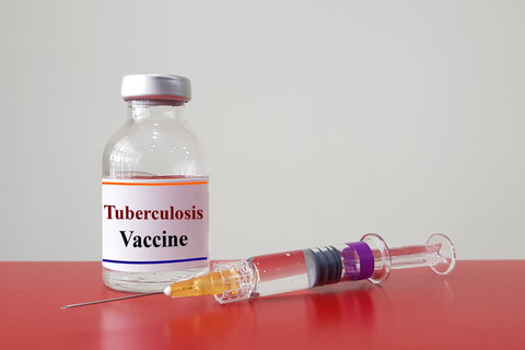 Ilustrasi Vaksin TBC. Foto: Shutterstock