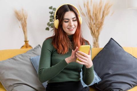 Ilustrasi Makna Lagu Kawitaning Sinawang, Foto: Unsplash/The Attico Studio.