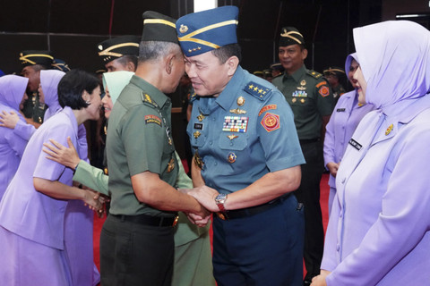 Kasum TNI Letnan Jenderal Richard Taruli Horja Tampubolon saat menerima Laporan Korps Kenaikan Pangkat (Kenkat) 32 Perwira Tinggi (Pati) di Aula Gatot Subroto, Mabes TNI, Cilangkap, Jakarta Timur, Kamis (8/5/2025). Foto: Dok. Puspen TNI